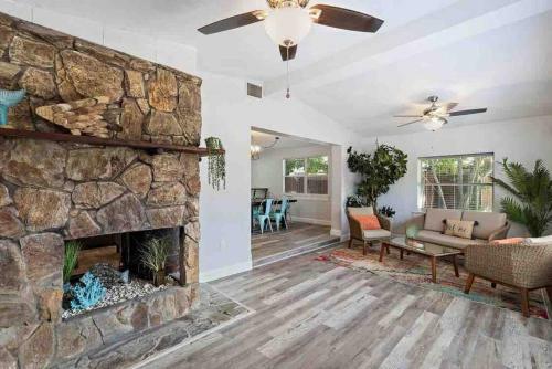 Family Friendly W/pool. 5 Miles To Madeira Beach