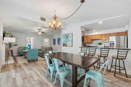 Family Friendly W/pool. 5 Miles To Madeira Beach