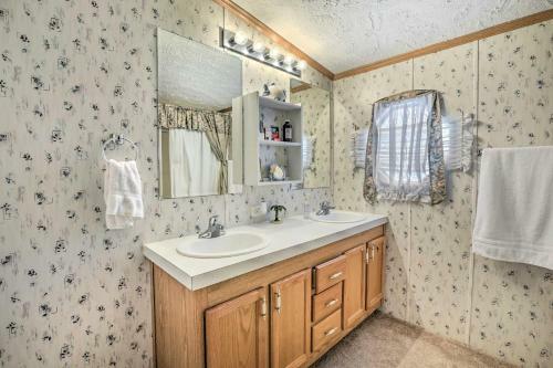 Bright Steinhatchee Home Proximity To Ocean!