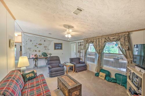 Bright Steinhatchee Home Proximity To Ocean!