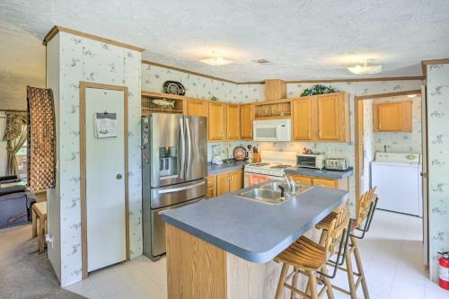 Bright Steinhatchee Home Proximity To Ocean!