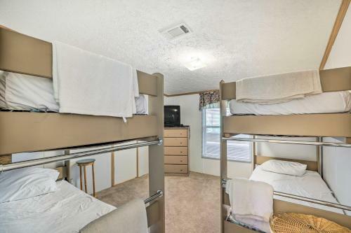 Bright Steinhatchee Home Proximity To Ocean!