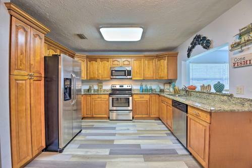 Bright Ruskin Home Less Than 2 Mi To Beach And Marina!
