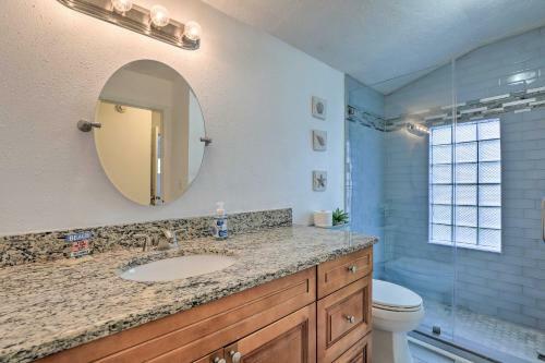 Bright Ruskin Home Less Than 2 Mi To Beach And Marina!
