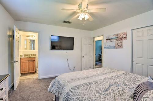 Bright Ruskin Home Less Than 2 Mi To Beach And Marina!