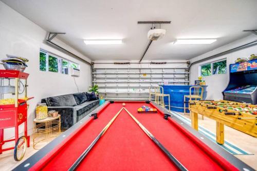 Waterfront Pool Dream Vacation