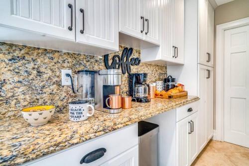 Waterfront Pool Dream Vacation