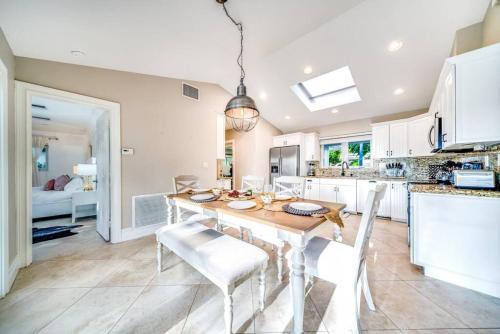 Waterfront Pool Dream Vacation