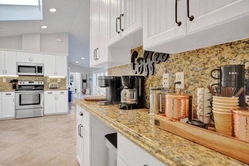 Waterfront Pool Dream Vacation