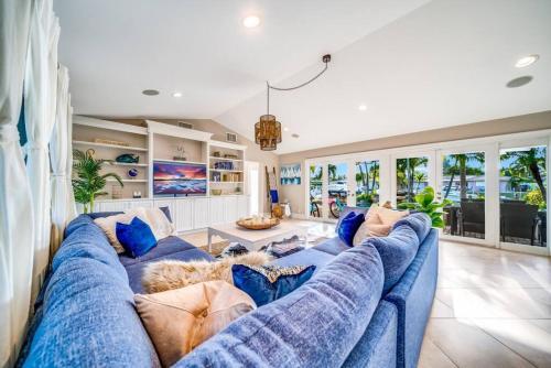 Waterfront Pool Dream Vacation