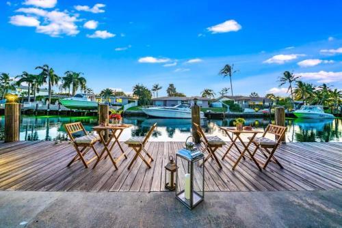 Waterfront Pool Dream Vacation