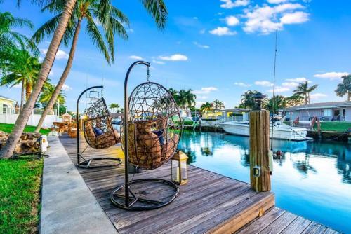 Waterfront Pool Dream Vacation