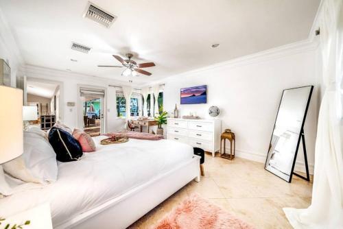 Waterfront Pool Dream Vacation