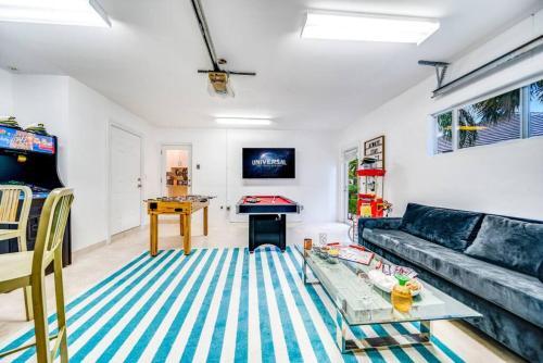 Waterfront Pool Dream Vacation