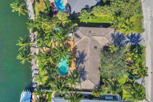 Waterfront Pool Dream Vacation