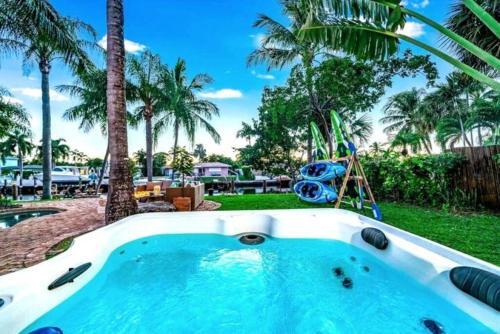 Waterfront Pool Dream Vacation