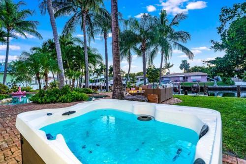 Waterfront Pool Dream Vacation
