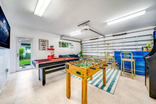 Waterfront Pool Dream Vacation