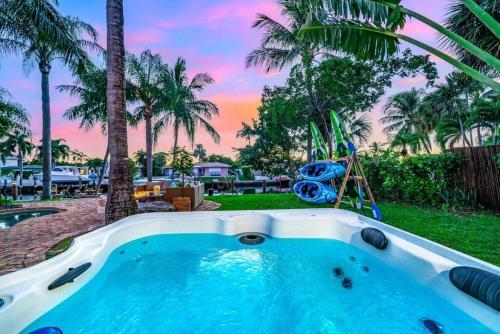 Waterfront Pool Dream Vacation