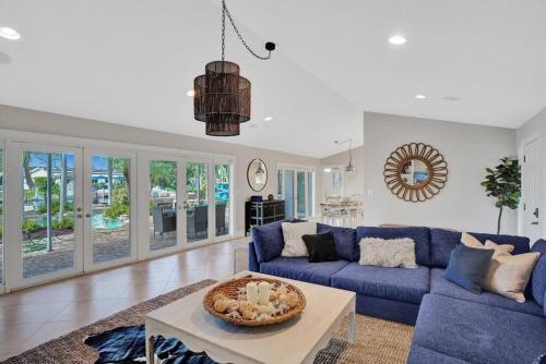 Waterfront Pool Dream Vacation