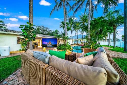 Waterfront Pool Dream Vacation