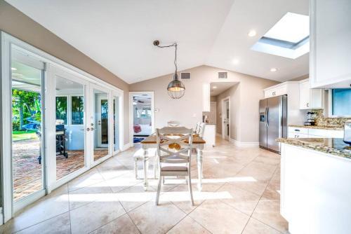 Waterfront Pool Dream Vacation