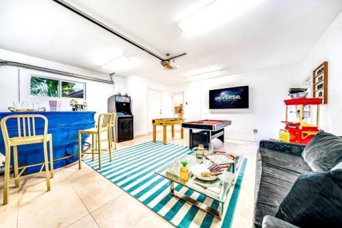 Waterfront Pool Dream Vacation