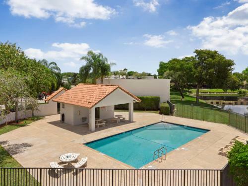 Townhouse, 3 Bdr With Pool And River View