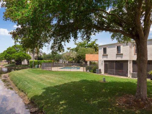 Townhouse, 3 Bdr With Pool And River View