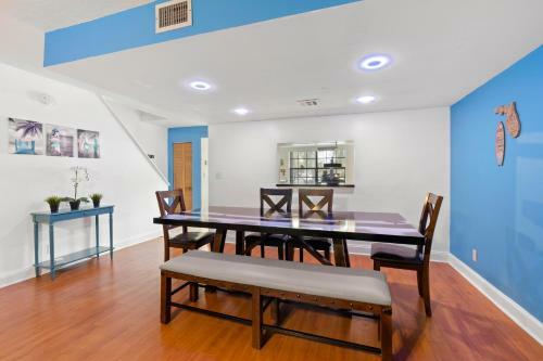 Townhouse, 3 Bdr With Pool And River View