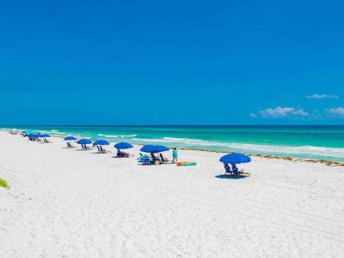 Apartamento Regency Towers #203 East