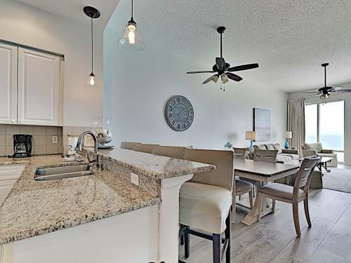 Apartamento Emerald Isle #1703