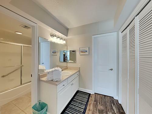 Apartamento Regency Towers #704 West