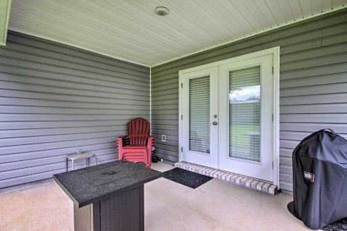 Musical Pensacola Home With Fire Pit And Grill!