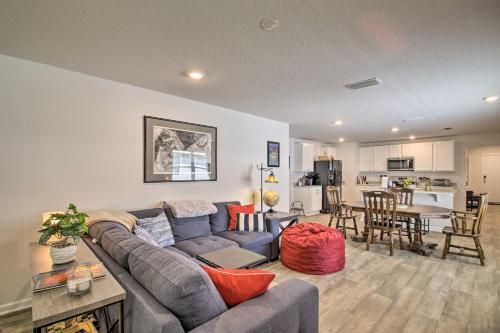 Musical Pensacola Home With Fire Pit And Grill!