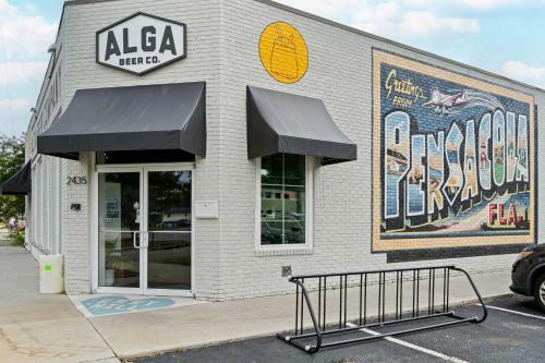 Wisteria Escape - East Hill
