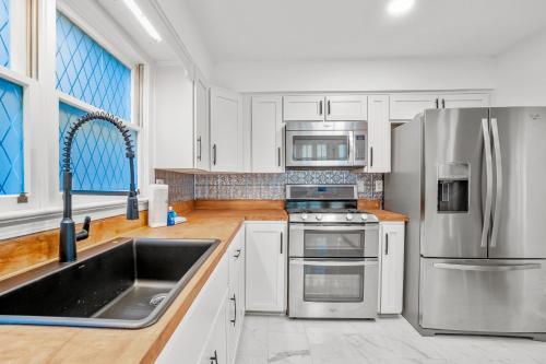 Downtown Seville Bayview Home