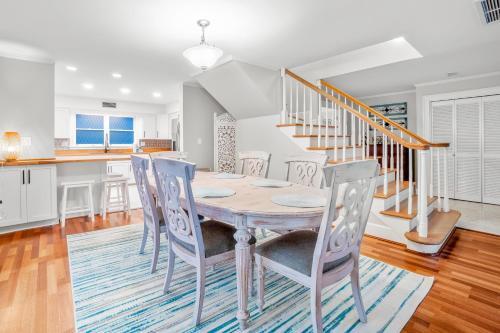 Downtown Seville Bayview Home