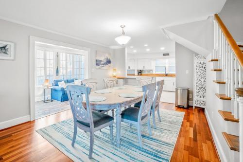 Downtown Seville Bayview Home
