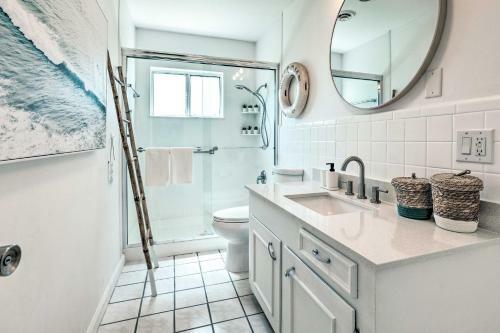 Lakefront Tavares Home With Sunroom And Boat Dock