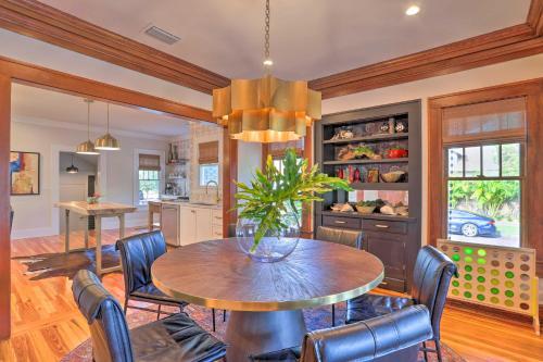 Lovely St Pete Getaway With Fireplace And Patio!