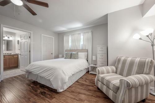 Large Home In St Pete 15 Minutes To Beach