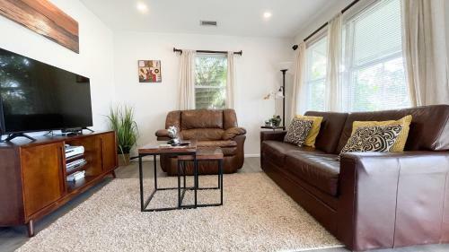 Adorable Private Cottage Close To Beach & Downtown