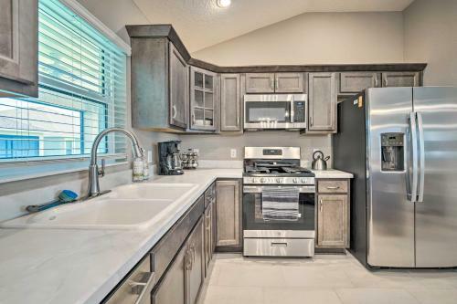 Adults-only Home In The Villages With Perks!