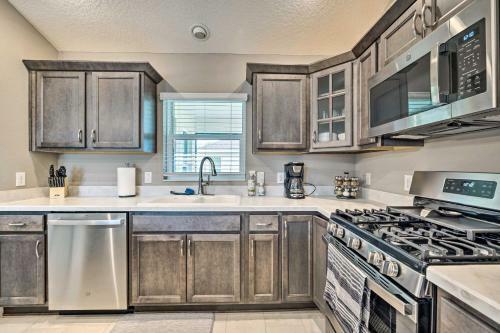 Adults-only Home In The Villages With Perks!