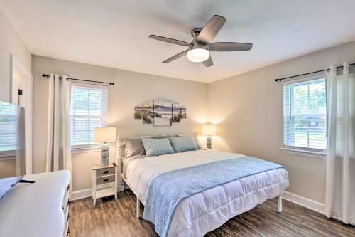Bright Tallahassee Retreat With Lanai And Yard!