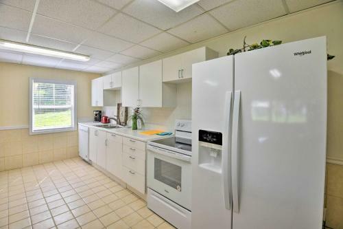 Waterfront Welaka Escape With Private Docks!