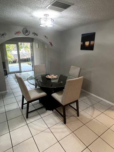 Cute Home 10 Mins To Multiple Beaches & Game Room