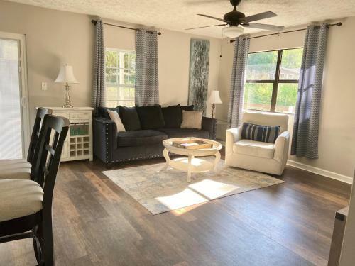 Cheerful House In Downtown Acworth Near Lakepoint