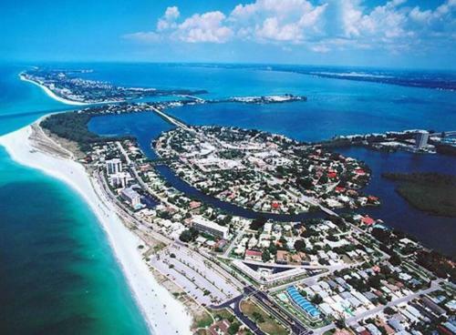 Tropical Oasis Walk To Indian Beach Shores Ringling Museum